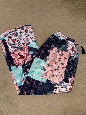 🆕 White Waves Women's Patchwork Floral Lounge Silk Pants. Free Size. OS. NWT!🌸